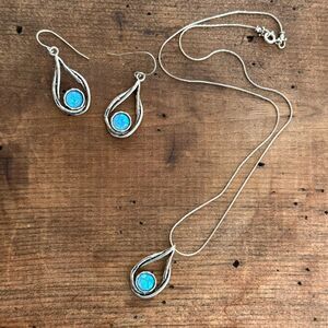4pc Artisan Blue Opal 925 Sterling Silver Hook Earrings Liquid Silver Chain Pend